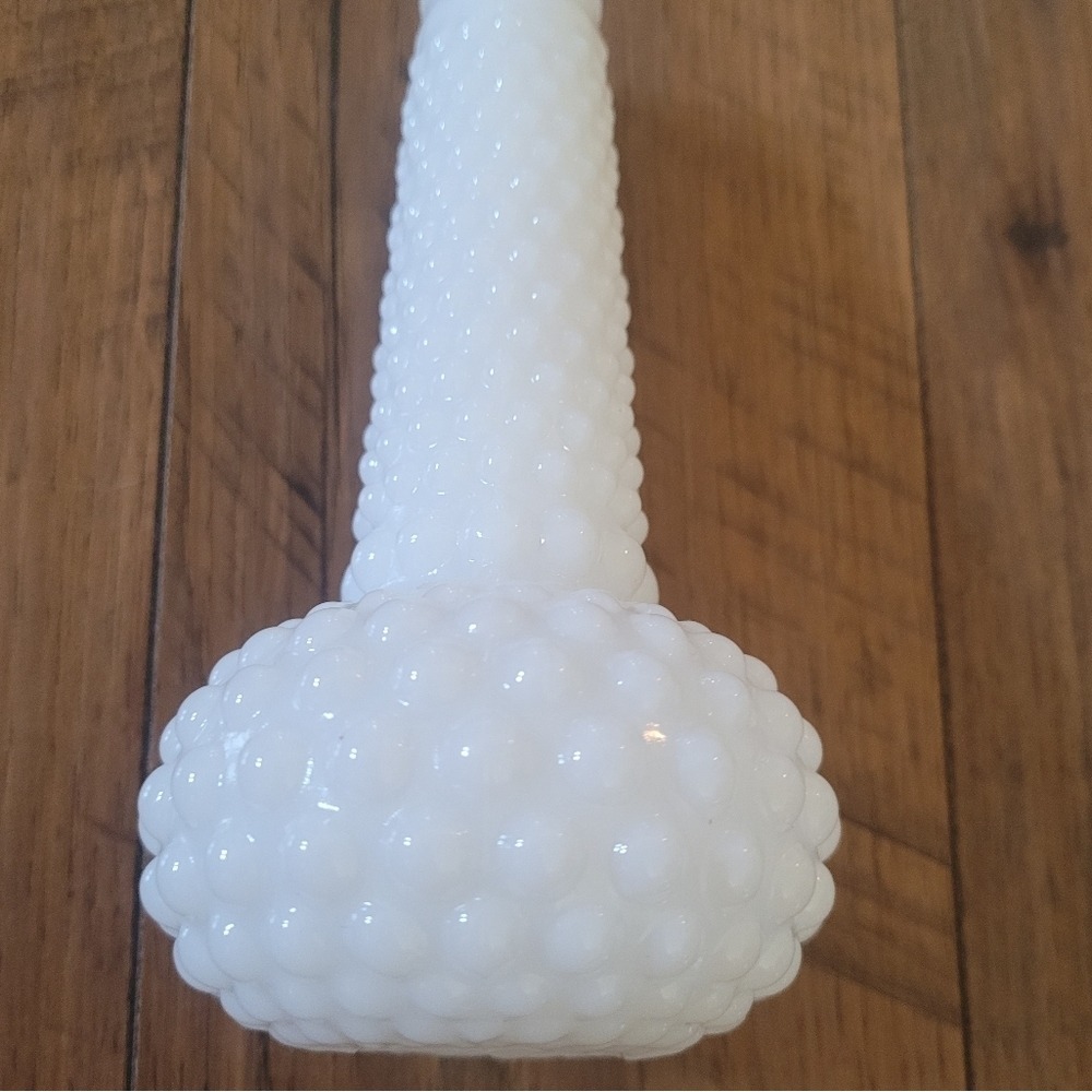 Vintage White Milk Glass Hobnail Bud Vase Bulbous Base Mid Century Modern 6.5" - Picture 3 of 6